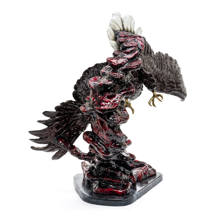 Symbolic freedom representation in a bronze eagle sculpture