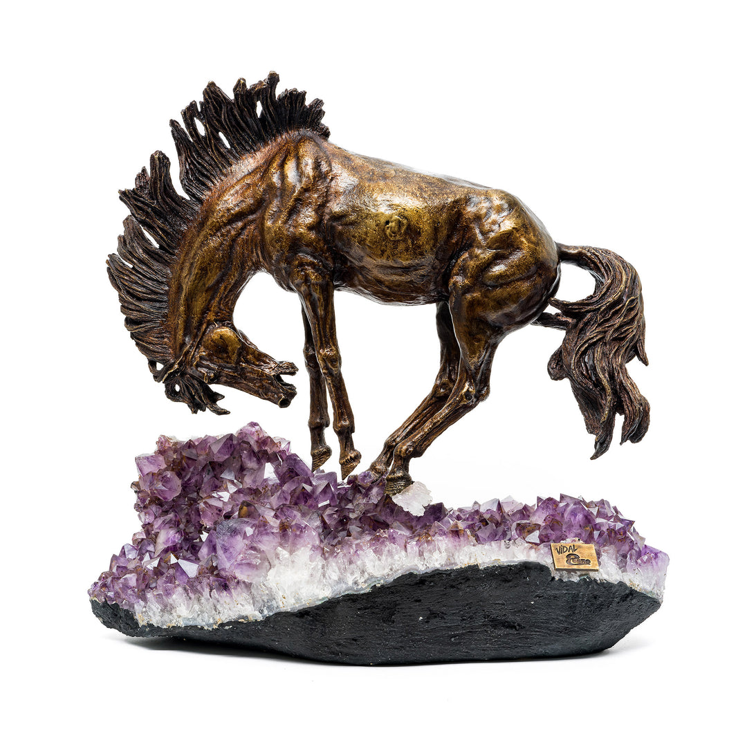 Side view of Horse Odisea sculpture with bowed bronze figure on amethyst