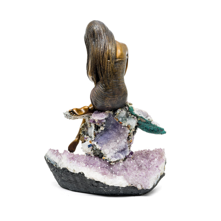 Rear view showing mother’s flowing hair and crystal formation