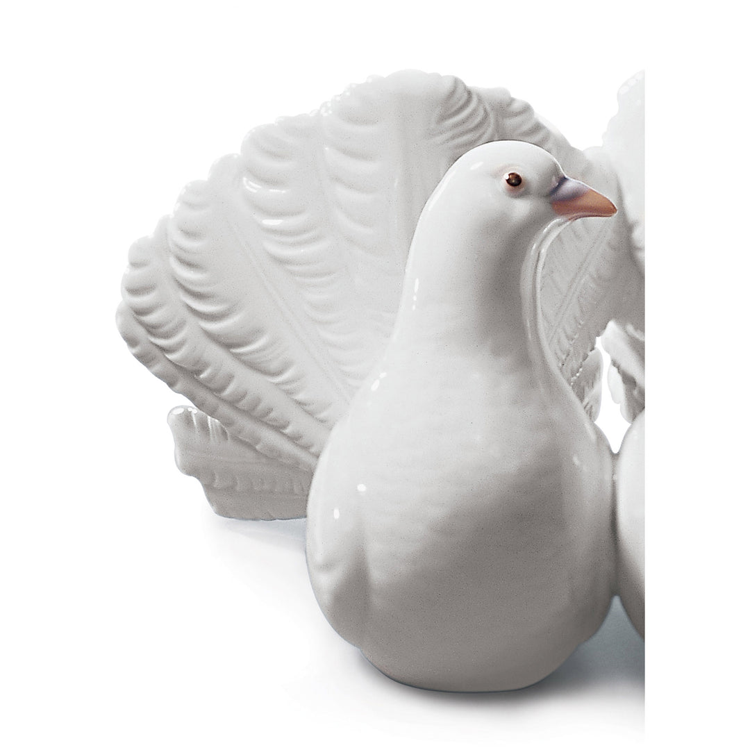Image 3 Lladro Couple of Doves Figurine - 01001169