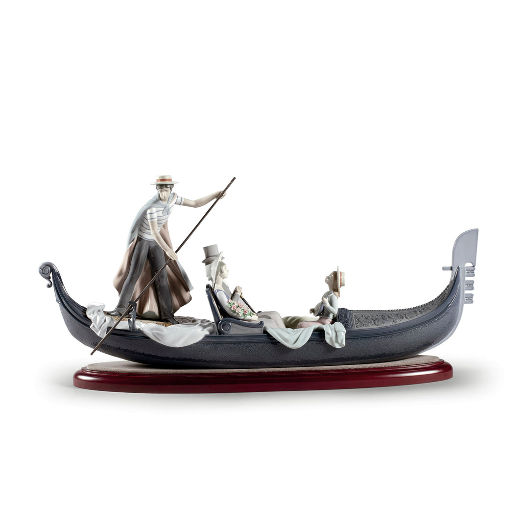 Lladro In The Gondola Couple Sculpture. Numbered Edition - 01001350