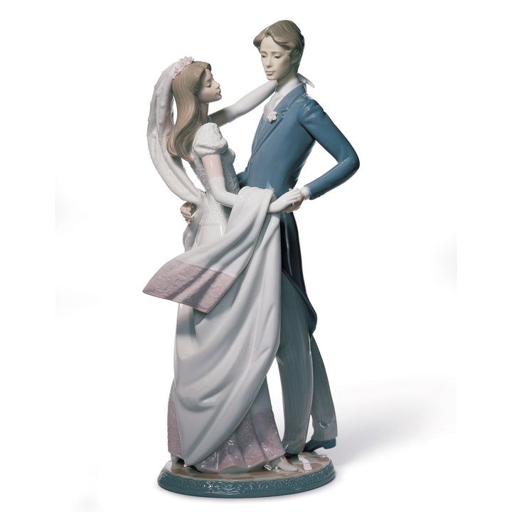 Lladro I Love You Truly Couple Figurine - 01001528