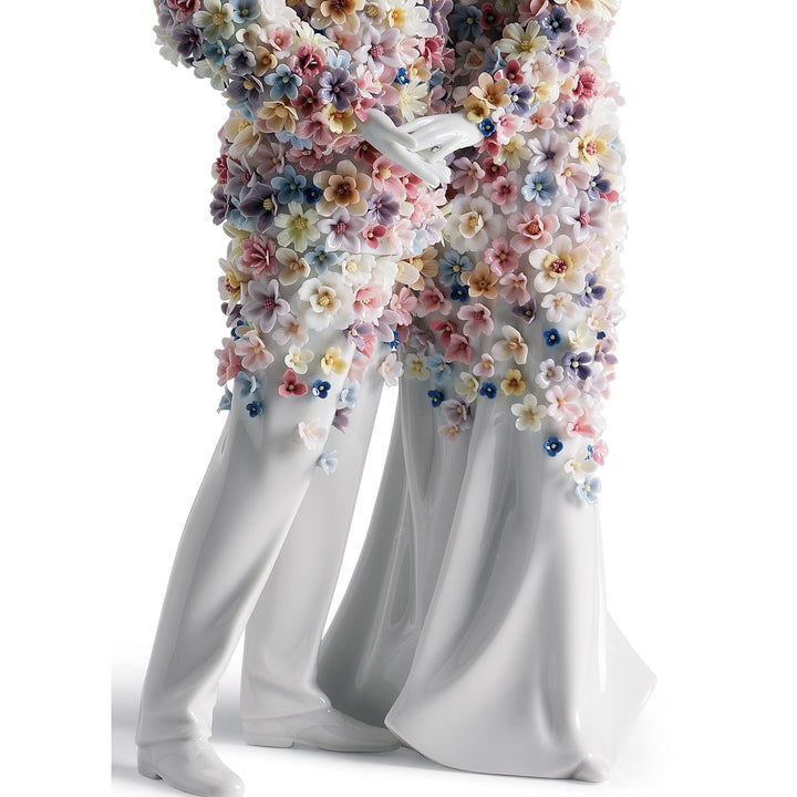 Image 3 Lladro Love III Couple Sculpture - 01007233