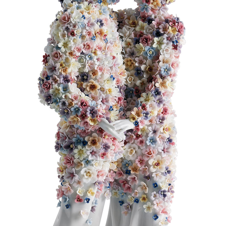Image 5 Lladro Love III Couple Sculpture - 01007233