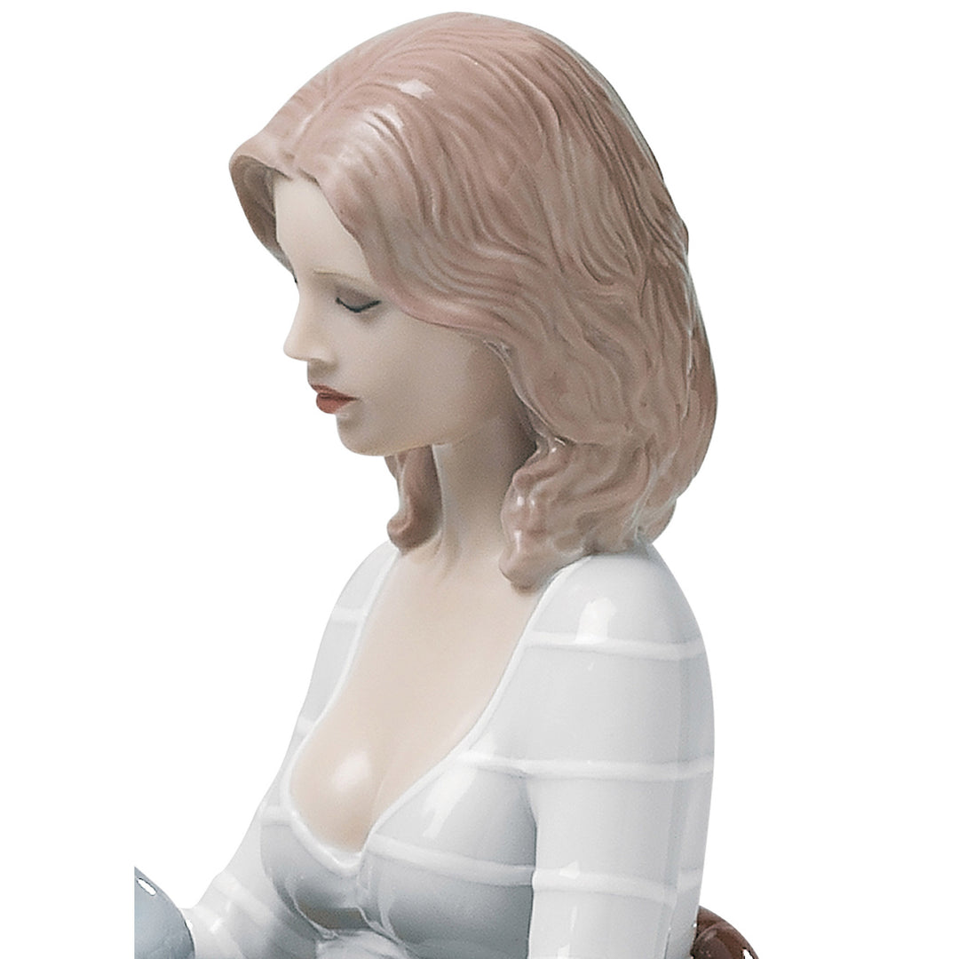 Image 5 Lladro The Family Portrait Figurine. By Jaime Hayon - 01007255