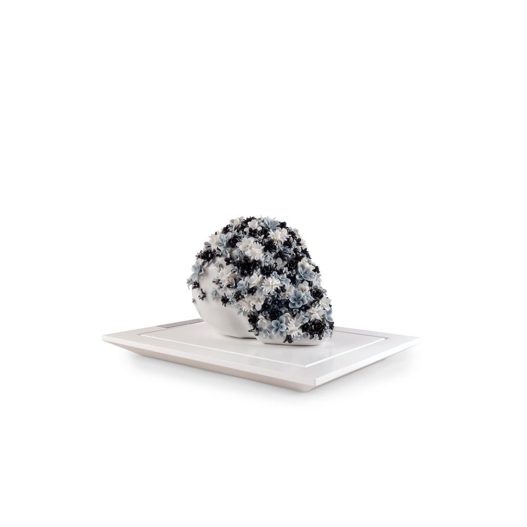 Lladro Life is Flower Sculpture. Black&White. Limited Edition - 01008796