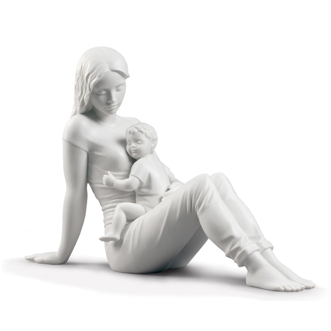 Lladro A mother's love Figurine. Matte White - 01009337