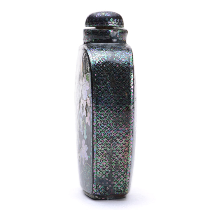 Regis Galerie Snuff Bottles Collection. Snuff Bottle Lacquer Image