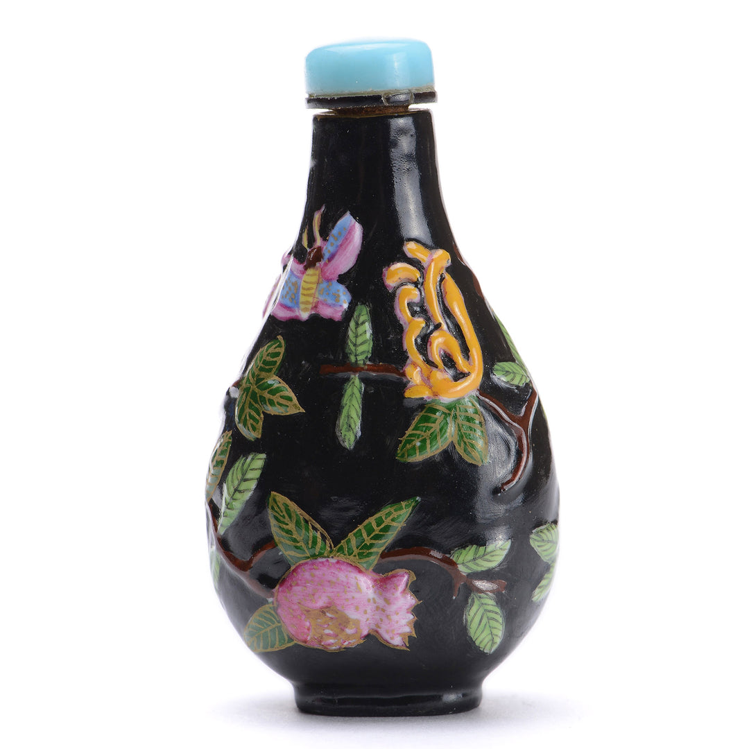 Regis Galerie Snuff Bottles Collection. Porcelain Snuff Bottle Image