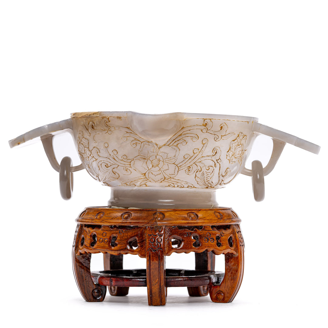 Timeless Elegance: Jade Vessel With Loose Rings