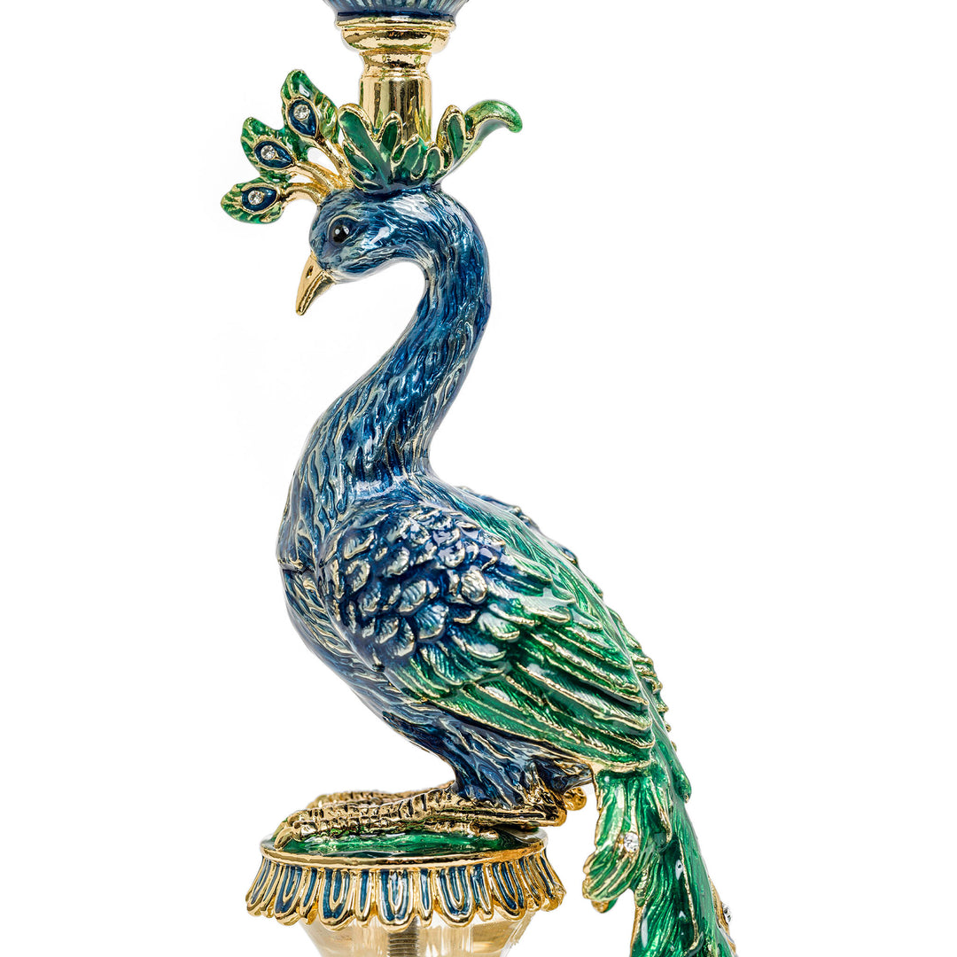 Regis Galerie's luxurious home accents featuring traditional craftsmanship