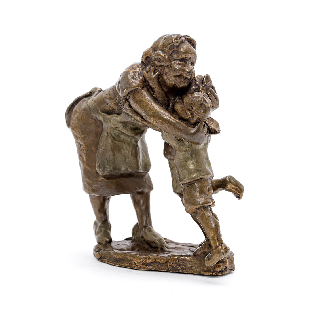 "Grandma" limited edition bronze sculpture by Mark Hopkins, showing familial love.