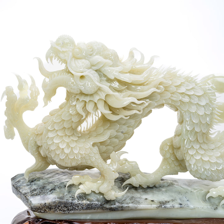 Majestic agate dragon art piece showcasing artisan craftsmanship.