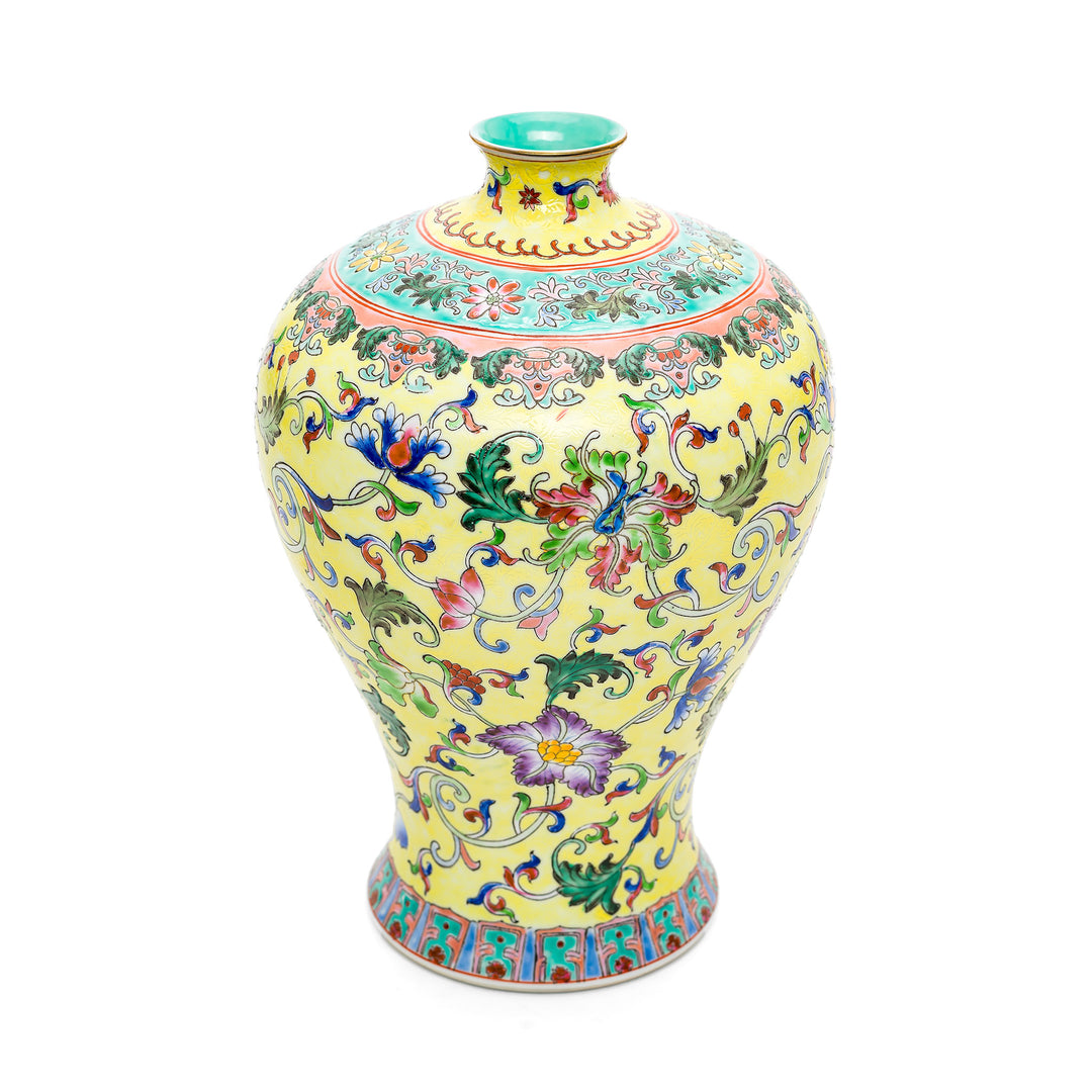 Detailed Qianlong Period porcelain vase with vibrant colors