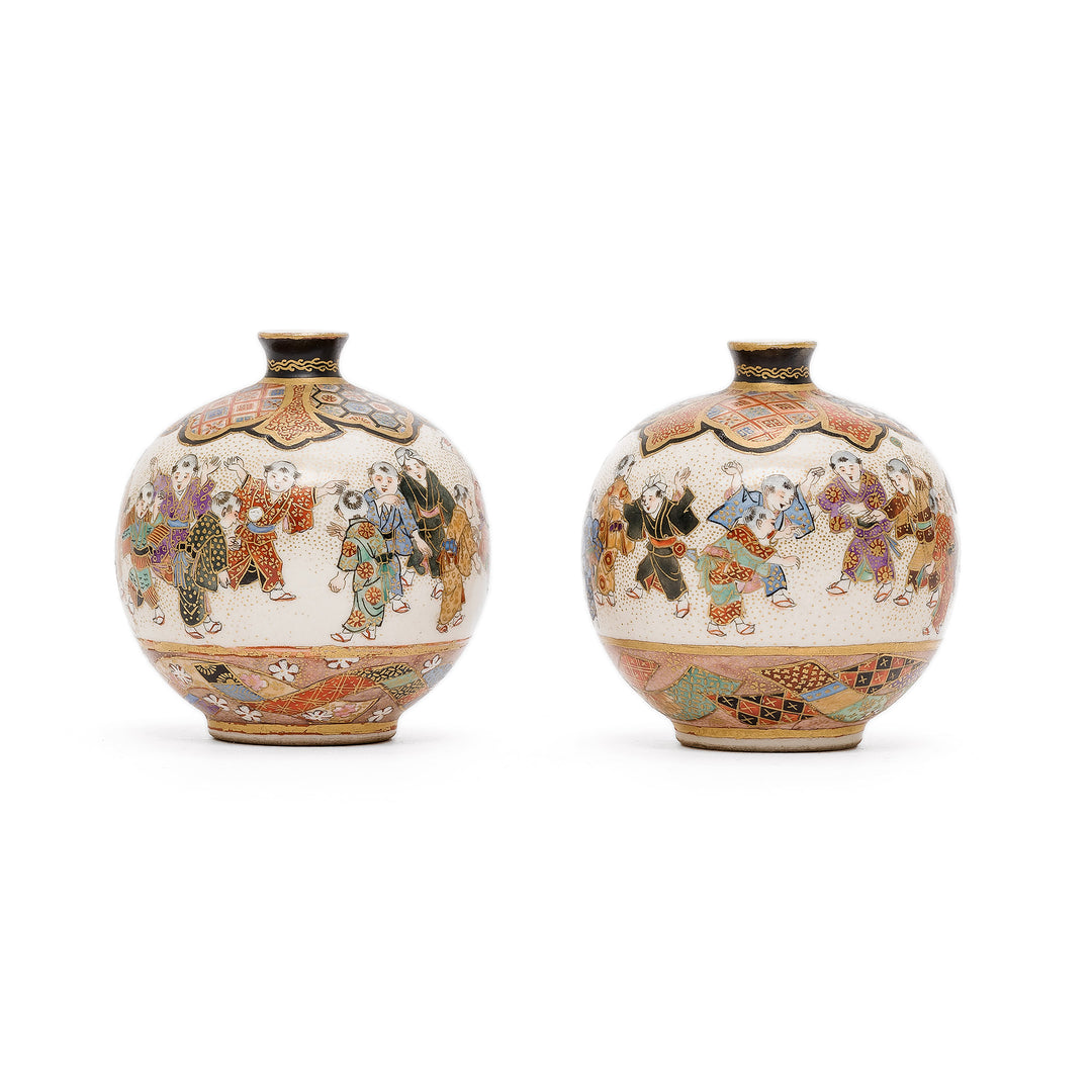 Front angle of Satsuma vases featuring joyful children