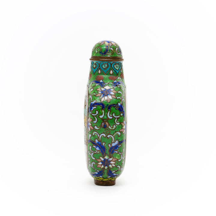 Green cloisonné snuff bottle with golden accents