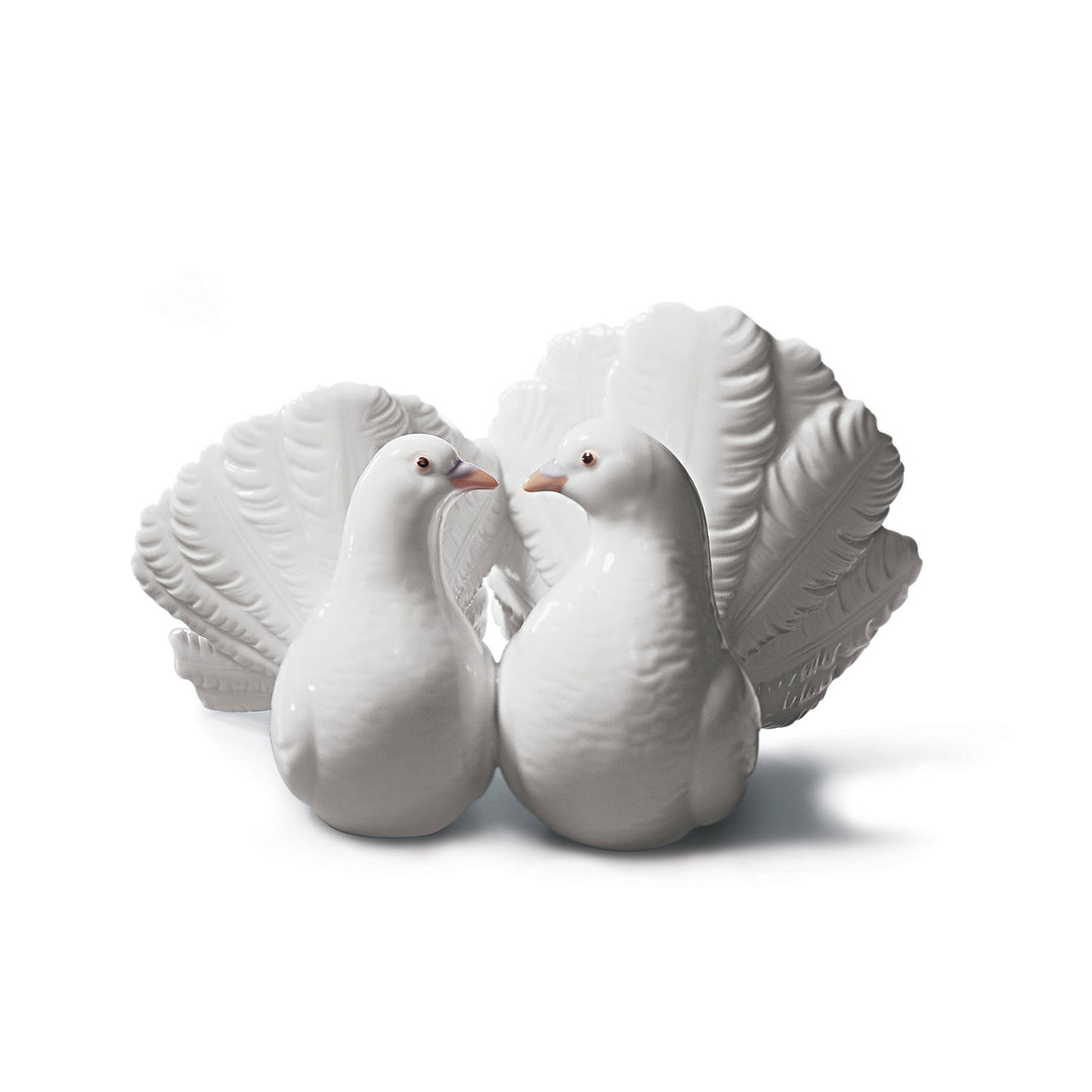 Lladro Couple of Doves Figurine - 01001169