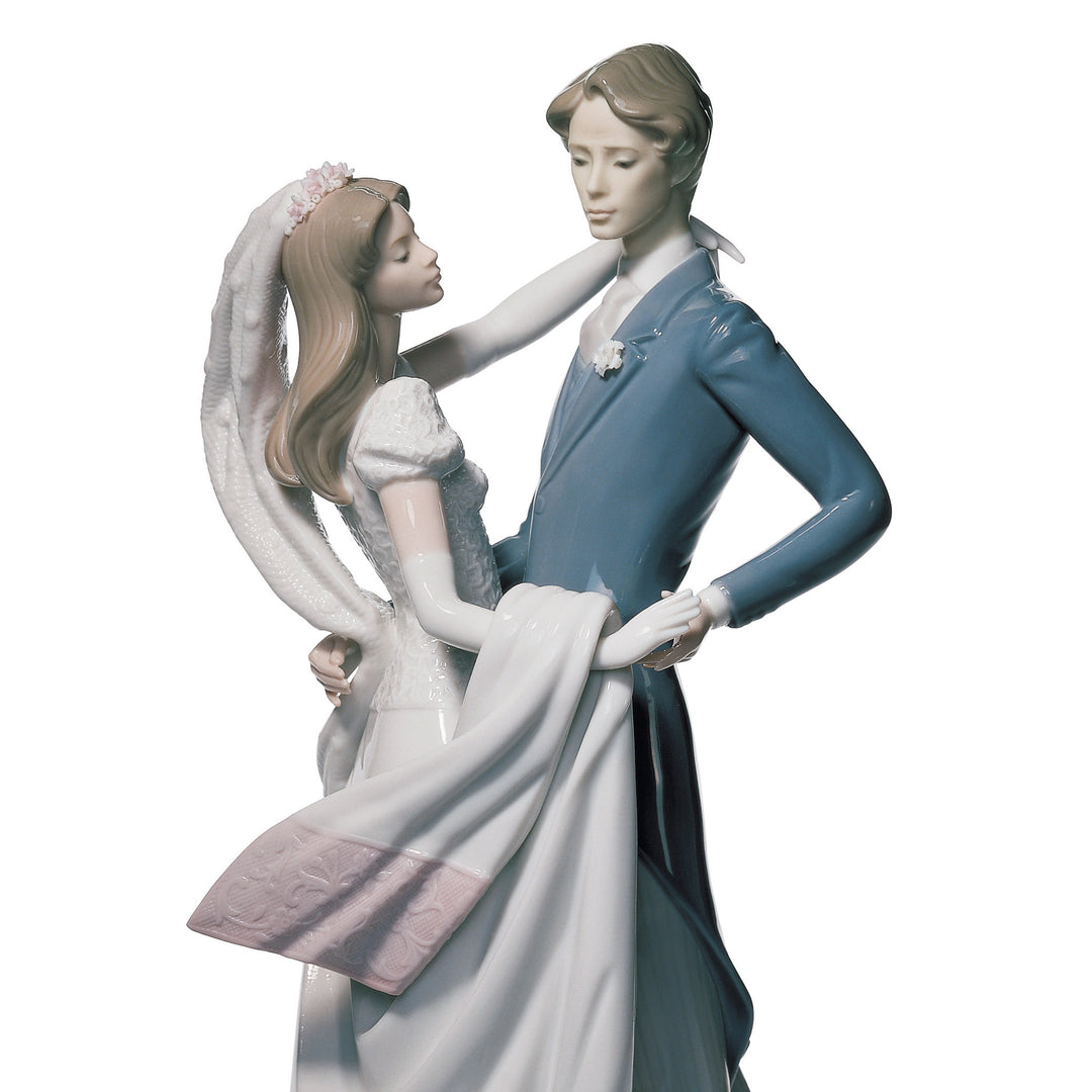 Image 2 Lladro I Love You Truly Couple Figurine - 01001528