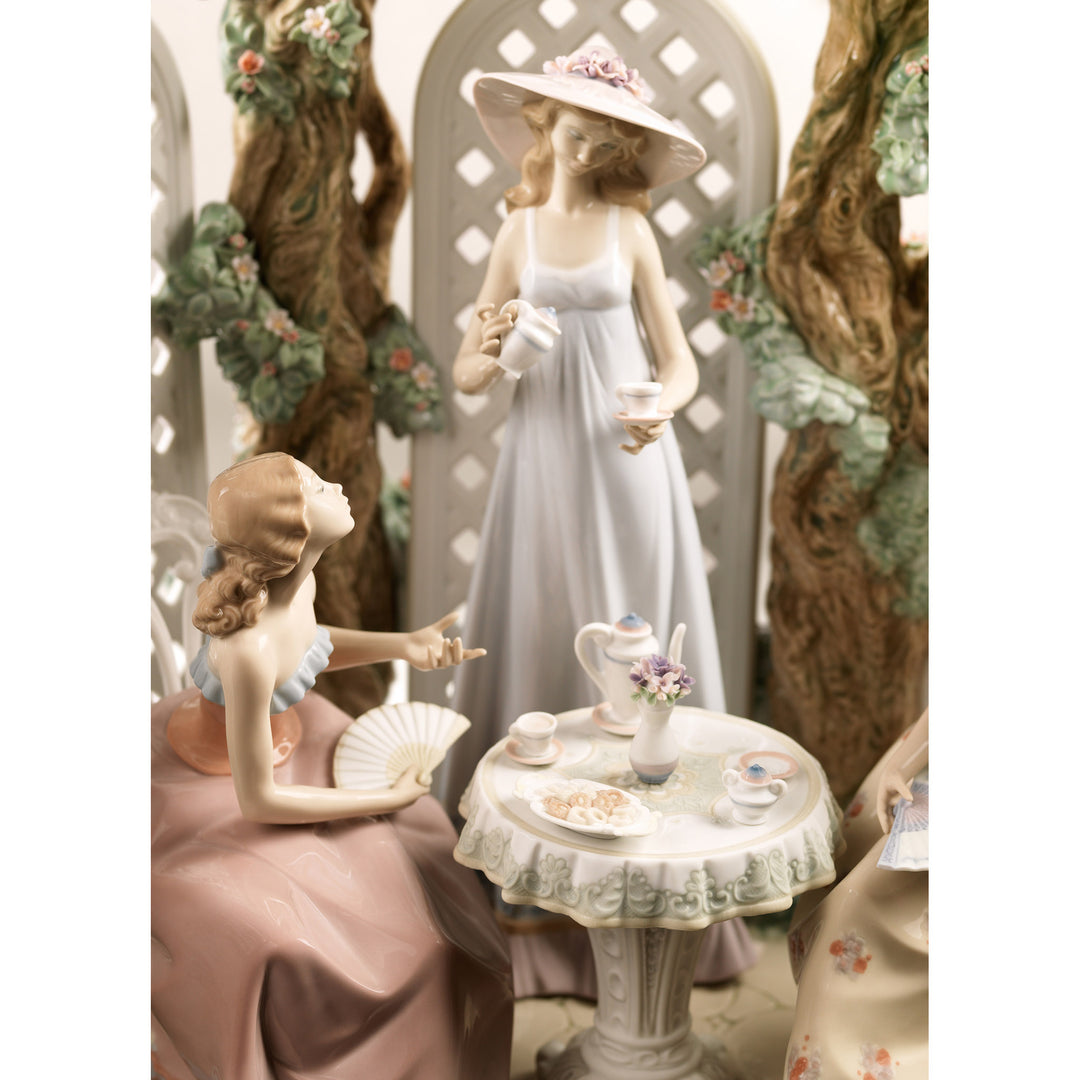 Image 4 Lladro Tea in The Garden Women Sculpture. Limited Edition - 01001759