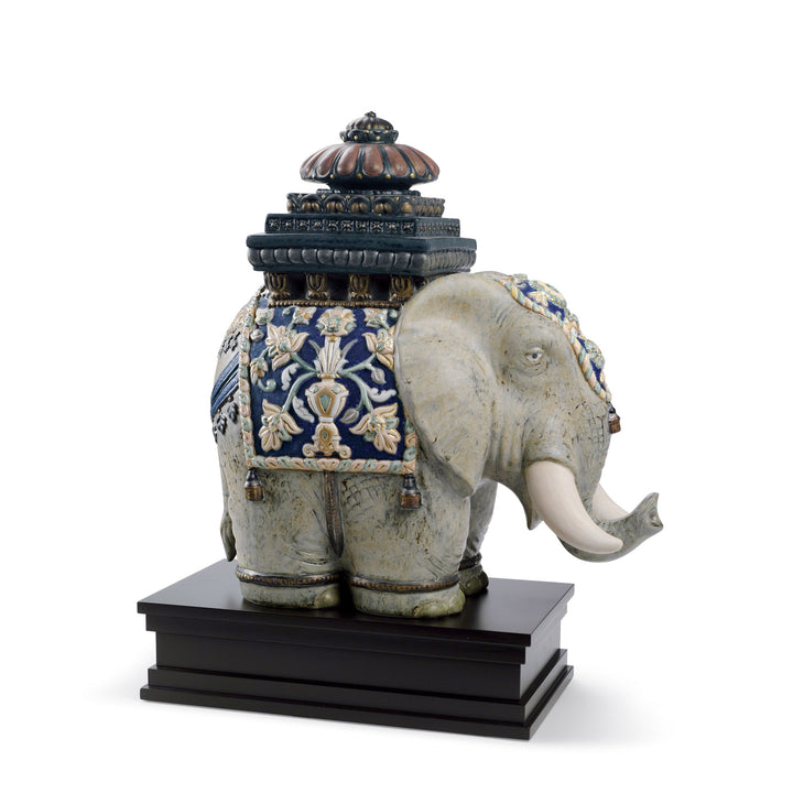Lladro Siamese Elephant Sculpture. Limited Edition - 01001937
