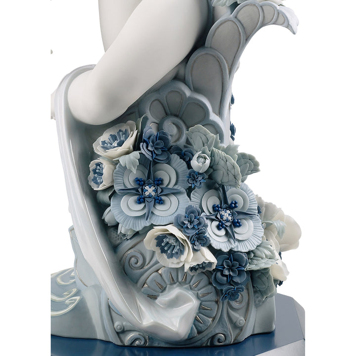 Image 4 Lladro Pure Beauty Woman Sculpture. Limited Edition - 01001945