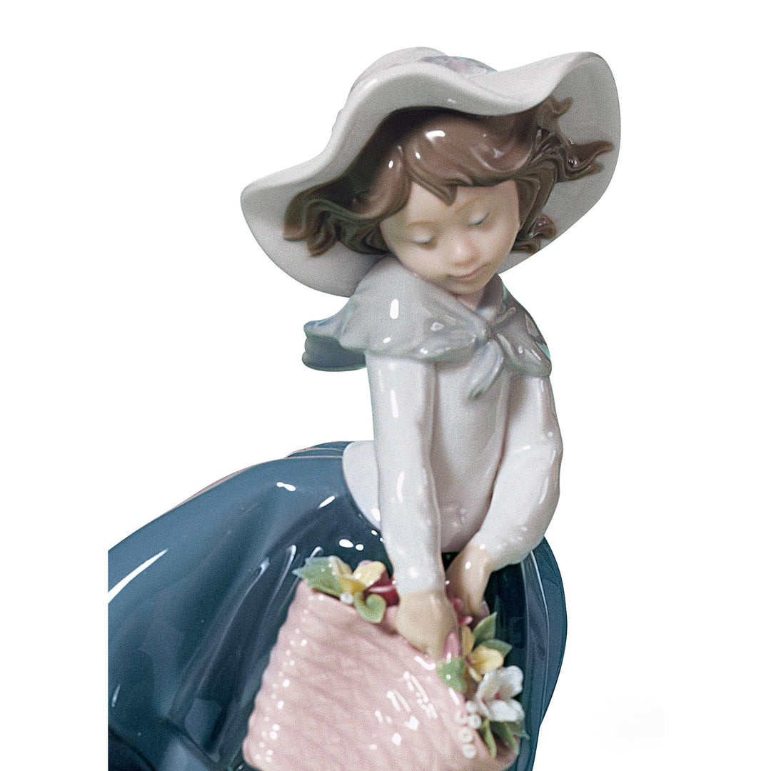 Image 2 Lladro Pretty Pickings Girl Figurine - 01005222