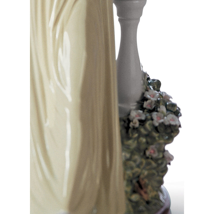 Image 5 Lladro Time for Reflection Woman Figurine - 01005378