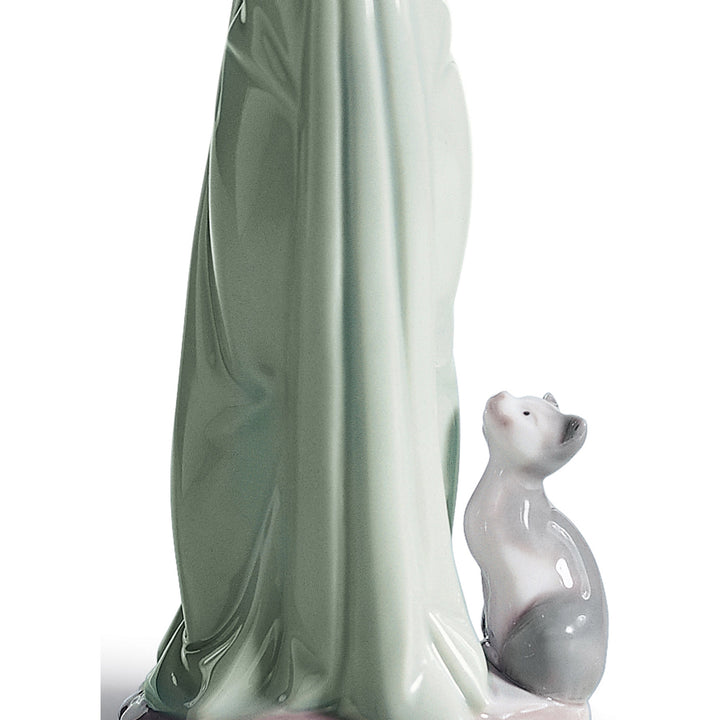 Image 4 Lladro Don't Forget Me Girl Figurine - 01005743