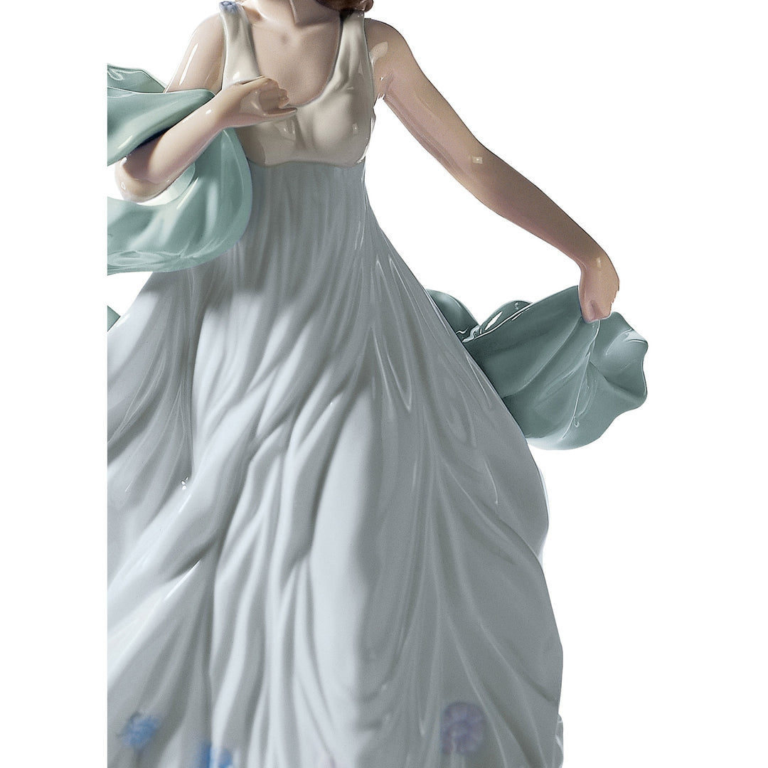 Image 5 Lladro Summer Serenade Woman Figurine - 01006193