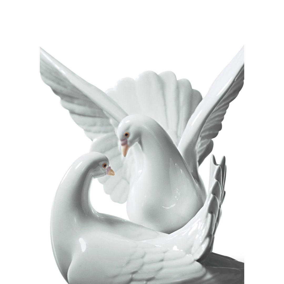 Image 2 Lladro Love Nest Doves Figurine - 01006291