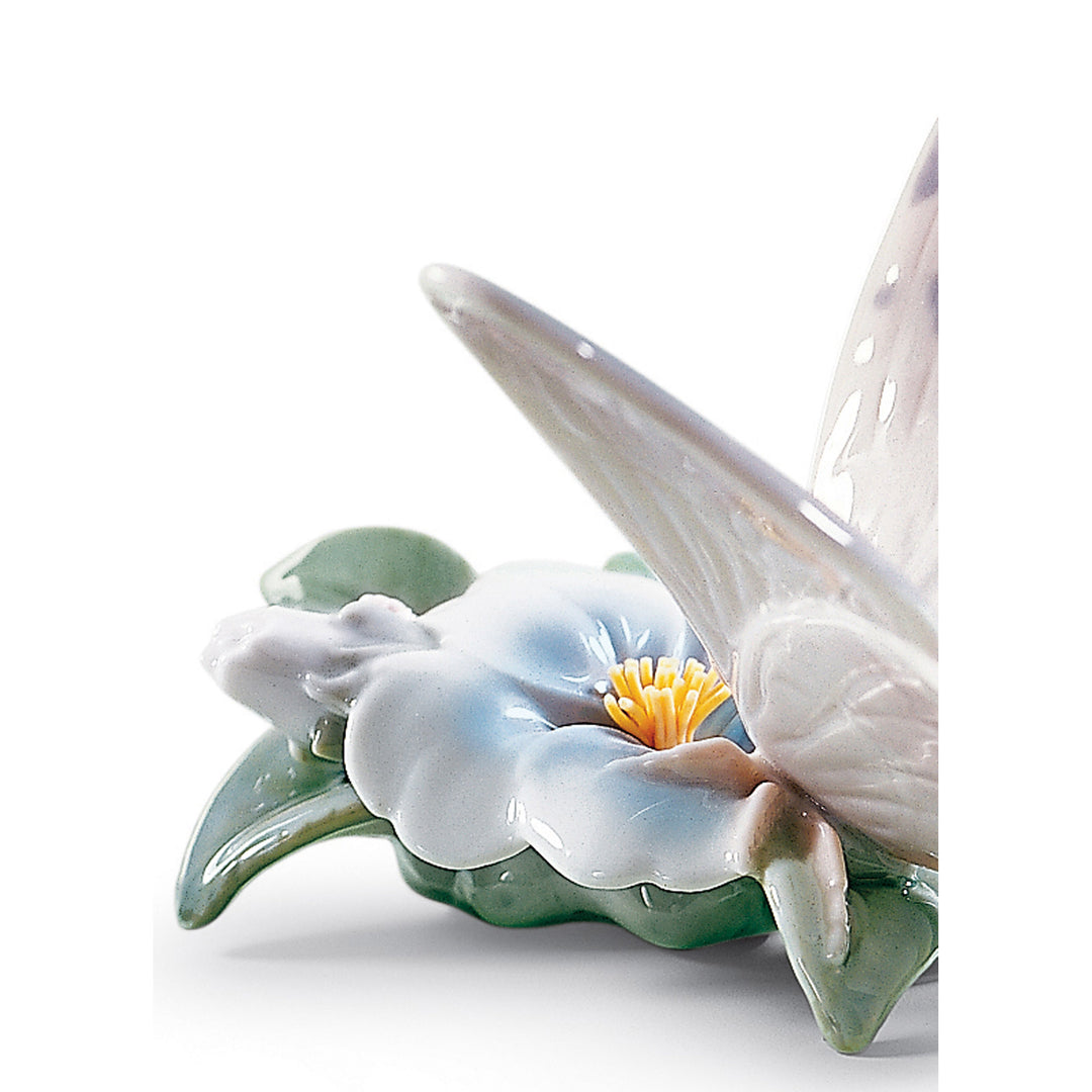 Image 2 Lladro Refreshing Pause Butterfly Figurine - 01006330