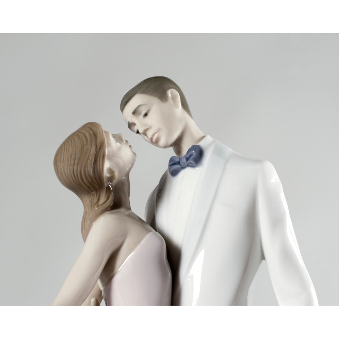 Image 4 Lladro Happy Anniversary Couple Figurine - 01006475