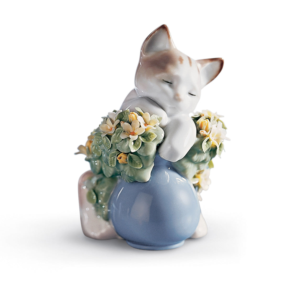 Lladro Dreamy Kitten Cat Figurine - 01006567
