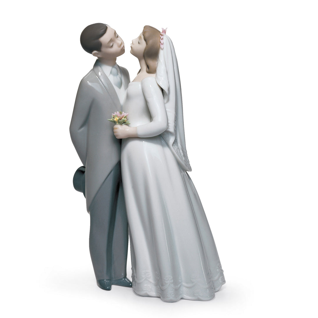 Lladro A Kiss to Remember Couple Figurine - 01006620