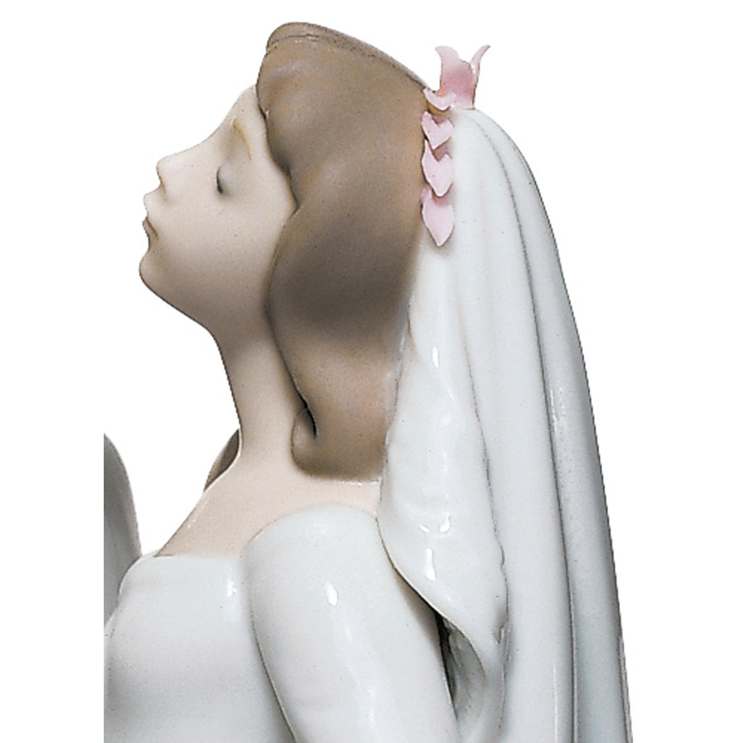 Image 3 Lladro A Kiss to Remember Couple Figurine - 01006620