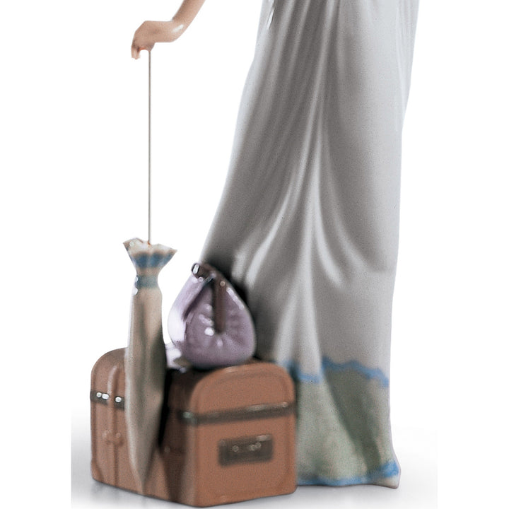 Image 4 Lladro Traveling Companions Woman Figurine - 01006753