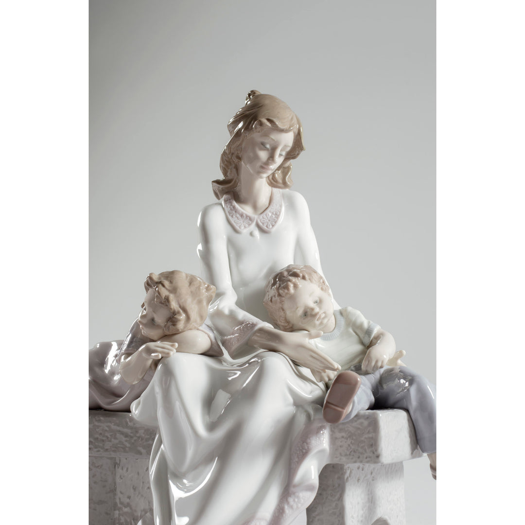 Image 4 Lladro An Afternoon Nap Mother Figurine - 01006765