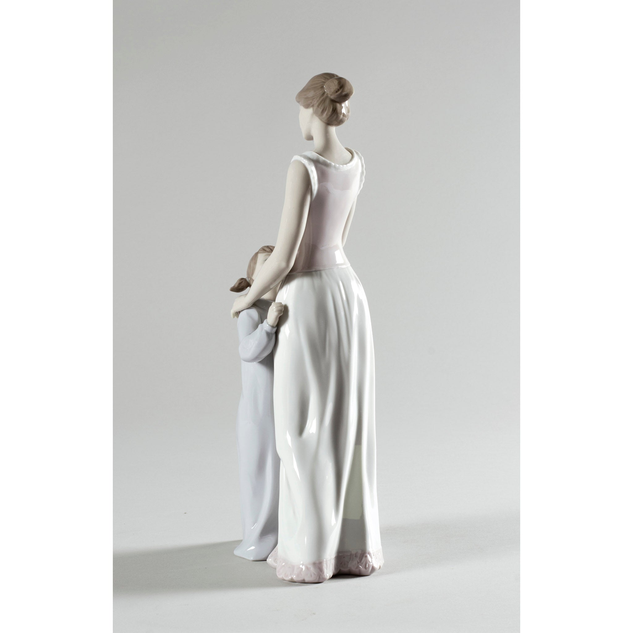 Someone To Look Up To Mother Figurine – Regis Galerie