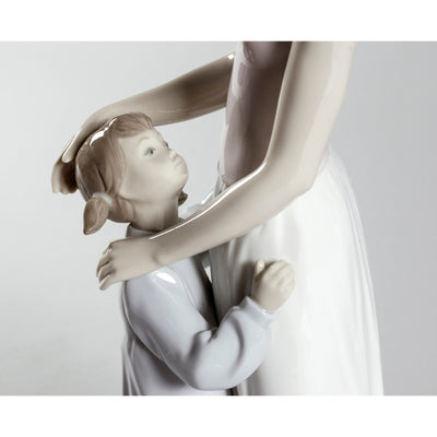 Image 4 Lladro Someone to Look up to Mother Figurine - 01006771