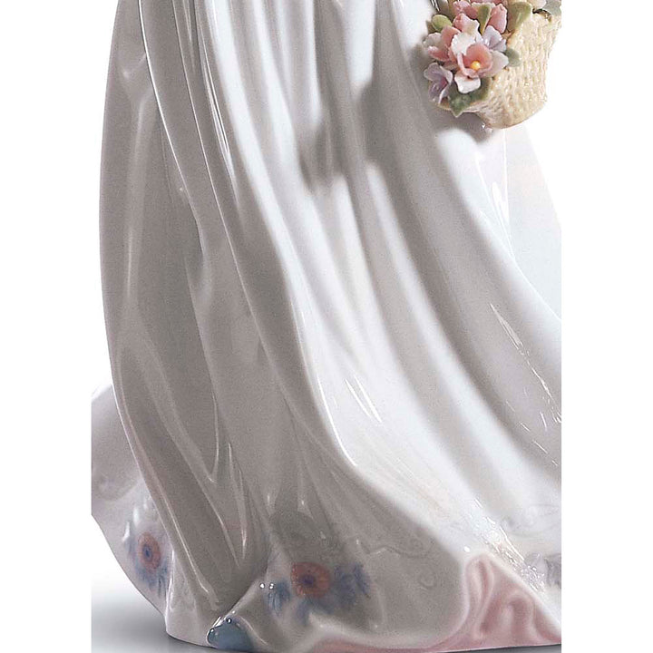 Image 4 Lladro Winds of Romance Woman Figurine - 01006783