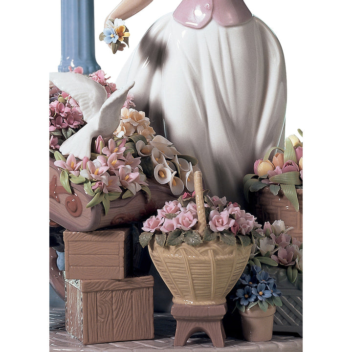 Image 5 Lladro Flowers for Everyone Sculpture - 01006809