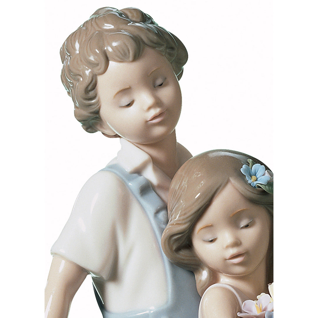 Image 5 Lladro The Prettiest of All Couple Figurine - 01006850