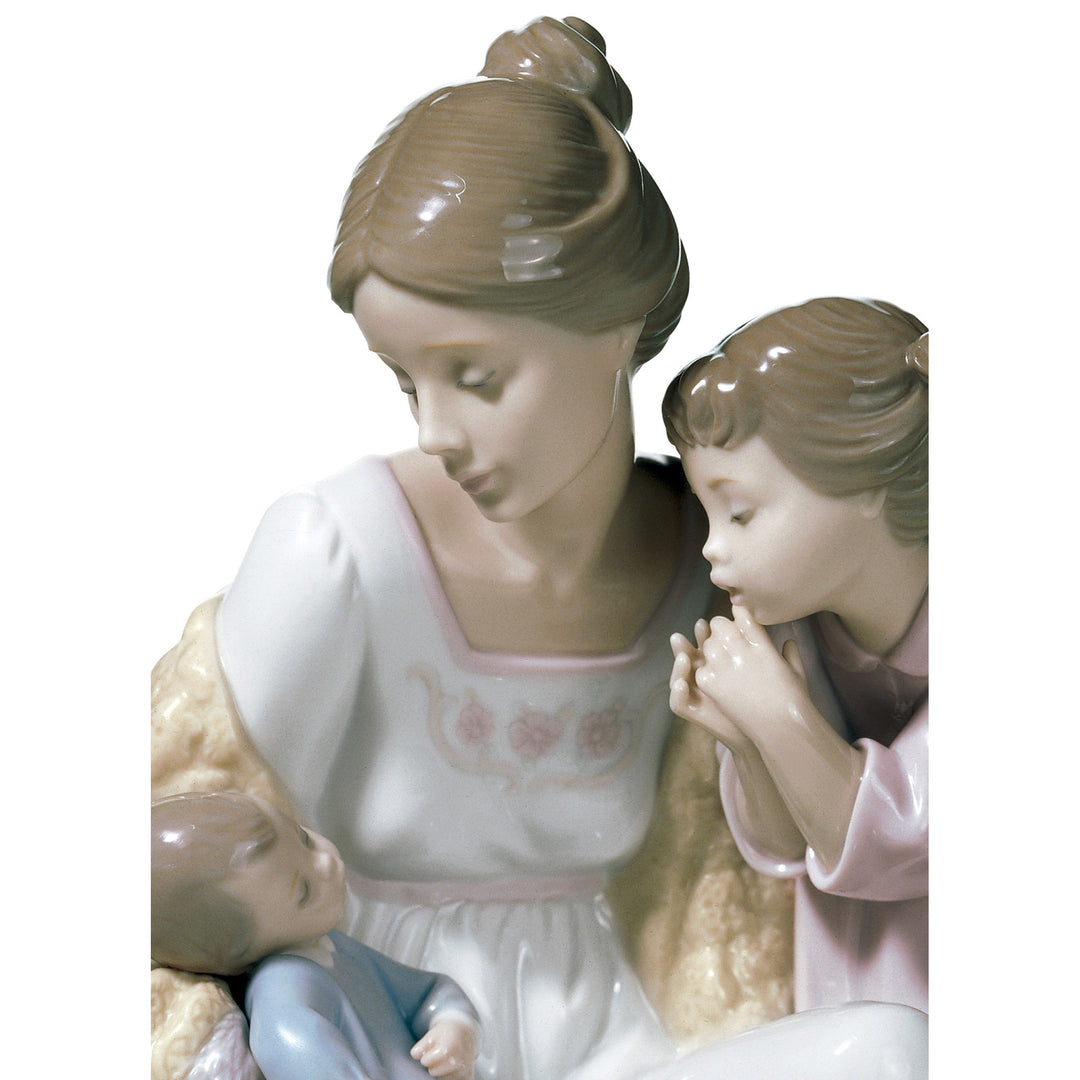 Image 4 Lladro Welcome to The Family Figurine - 01006939