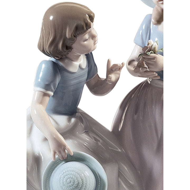 Image 5 Lladro Girlfriends Figurine - 01006949