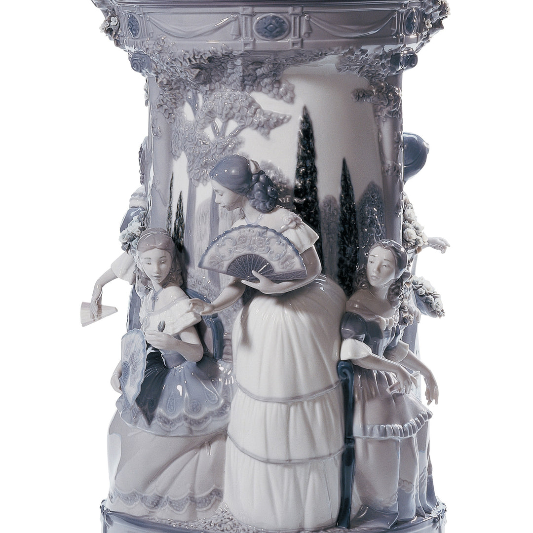 Image 2 Lladro Ladies in The Garden Vase. Limited Edition. Grey and Silver Luster - 01007033