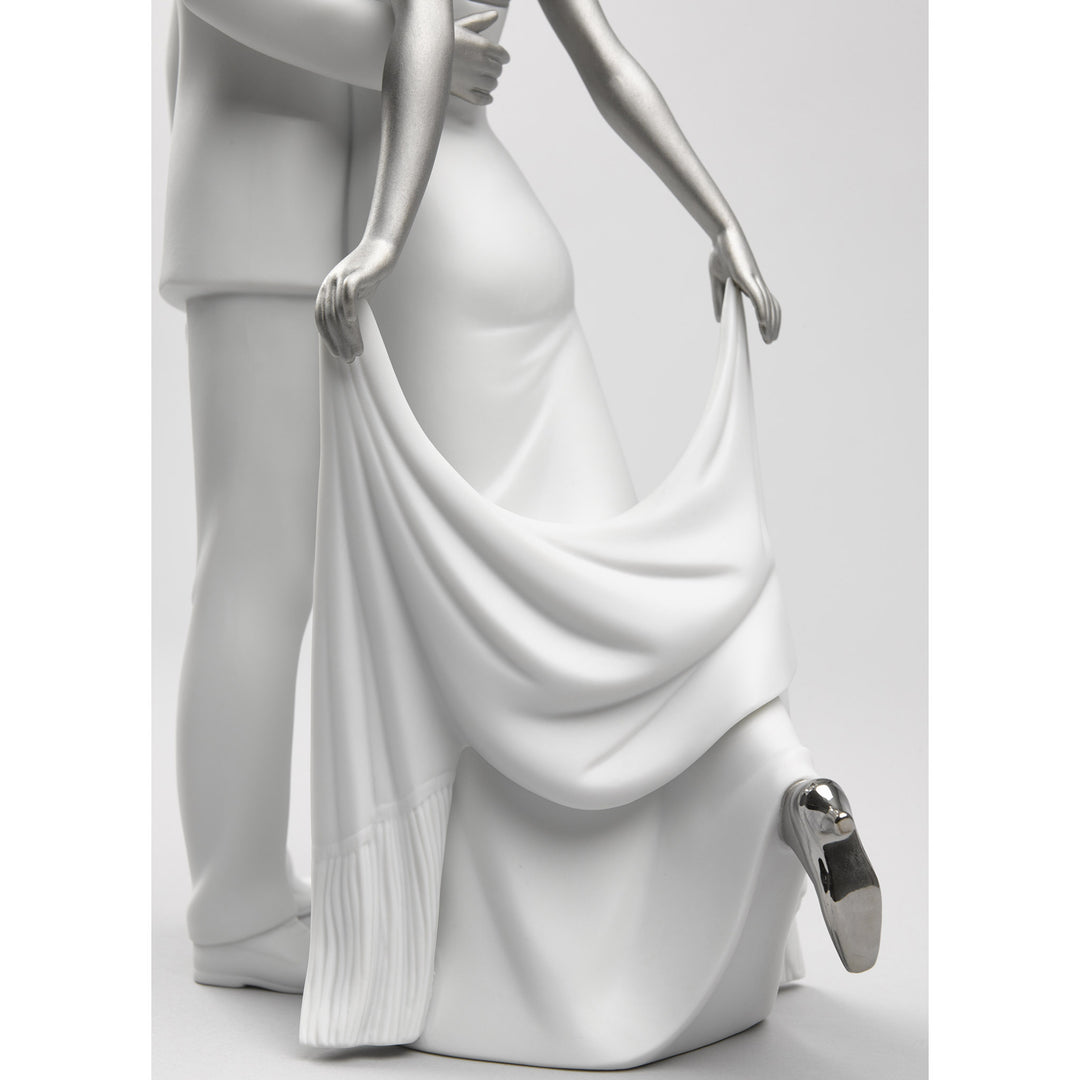 Image 7 Lladro Happy Anniversary Couple Figurine. Silver Lustre - 01007045