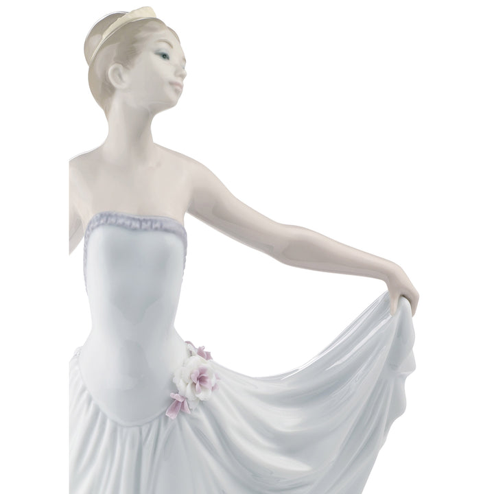 Image 4 Lladro Dancer Ballet Woman Figurine - 01007189