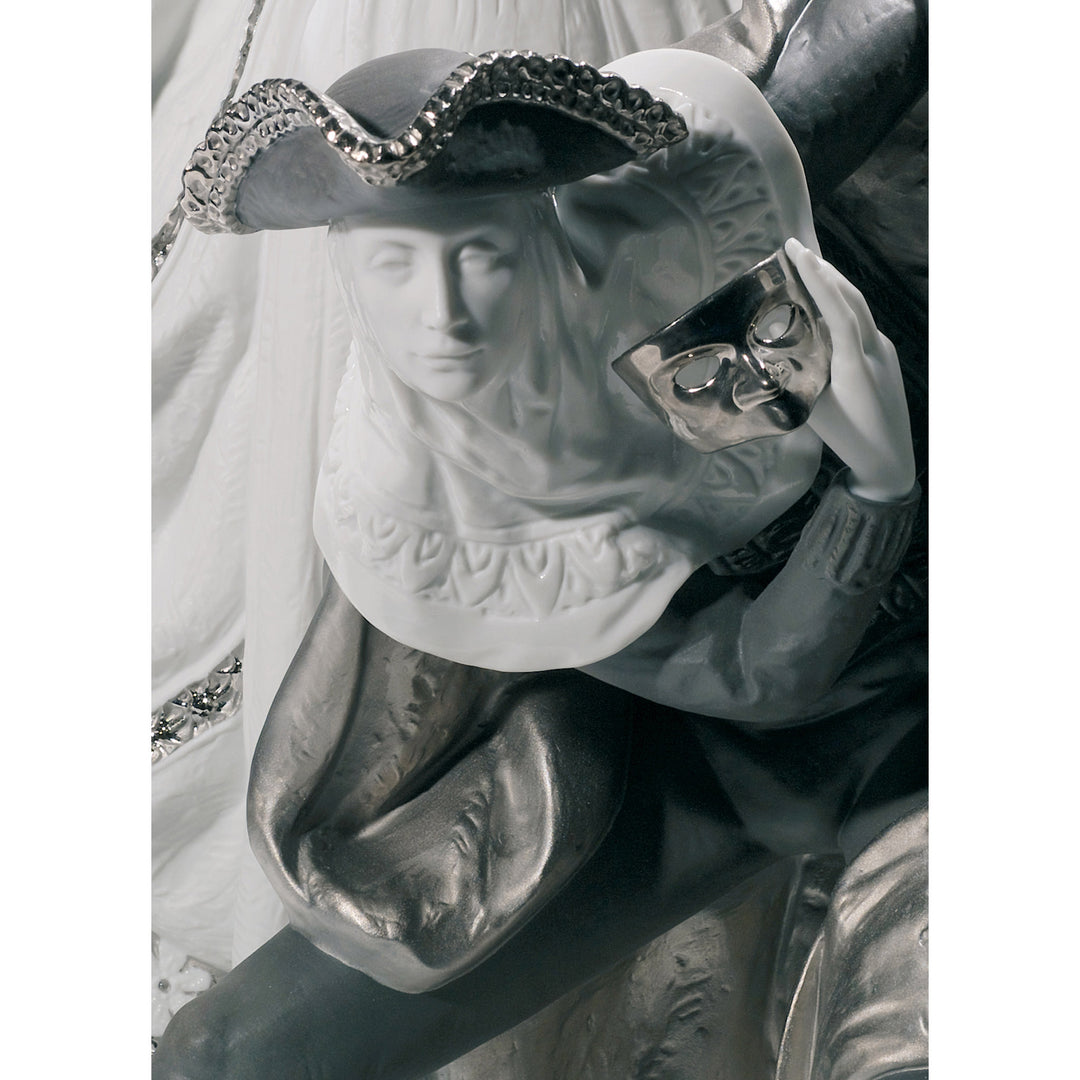 Image 3 Lladro Venetian Carnival Couple Sculpture. Limited Edition. Silver Lustre - 01007194