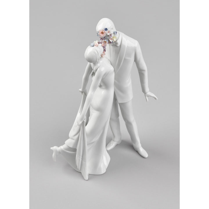 Image 4 Lladro Love I Couple Figurine - 01007231
