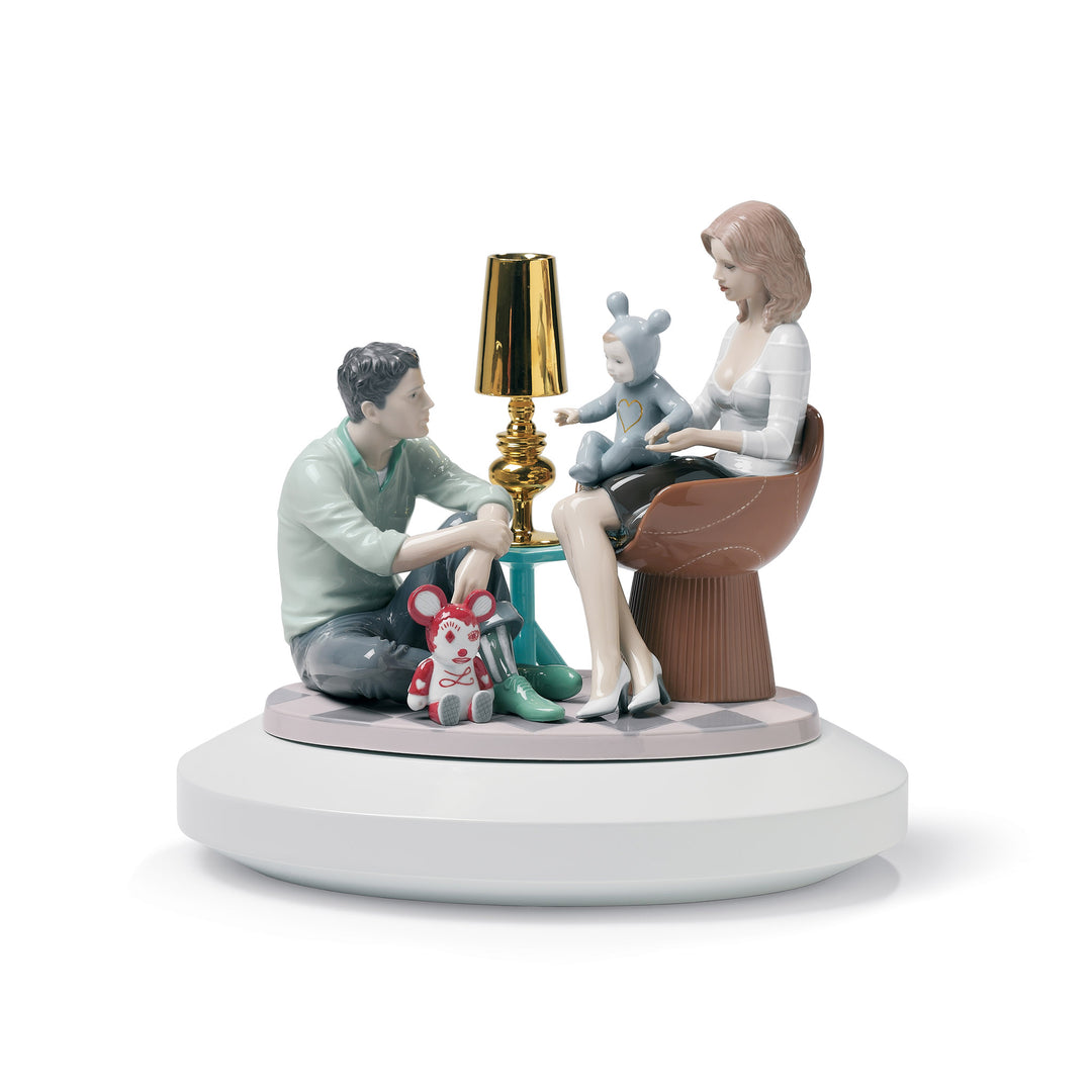 Lladro The Family Portrait Figurine. By Jaime Hayon - 01007255
